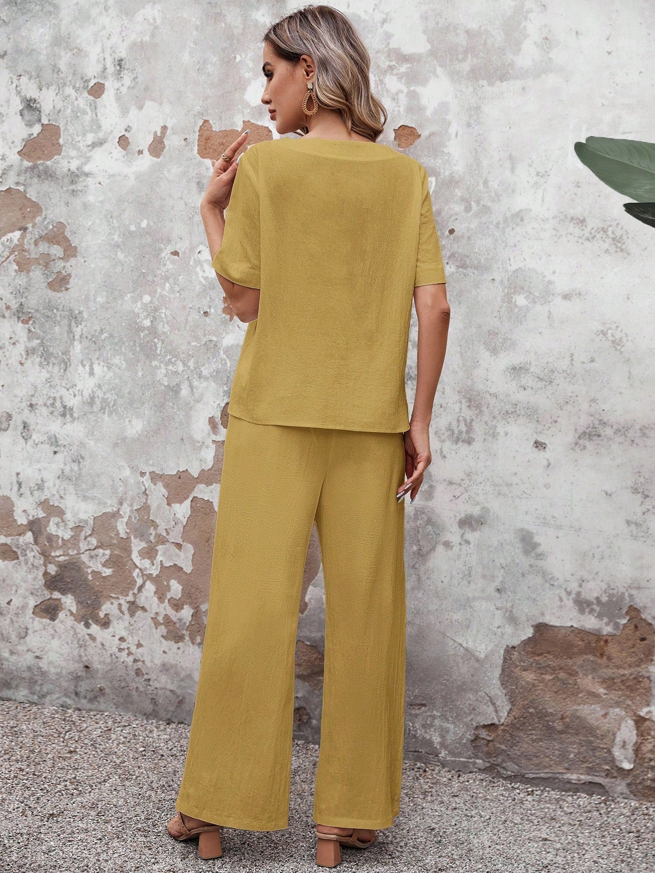 Conjunto Feminino com Botões Alta Costura