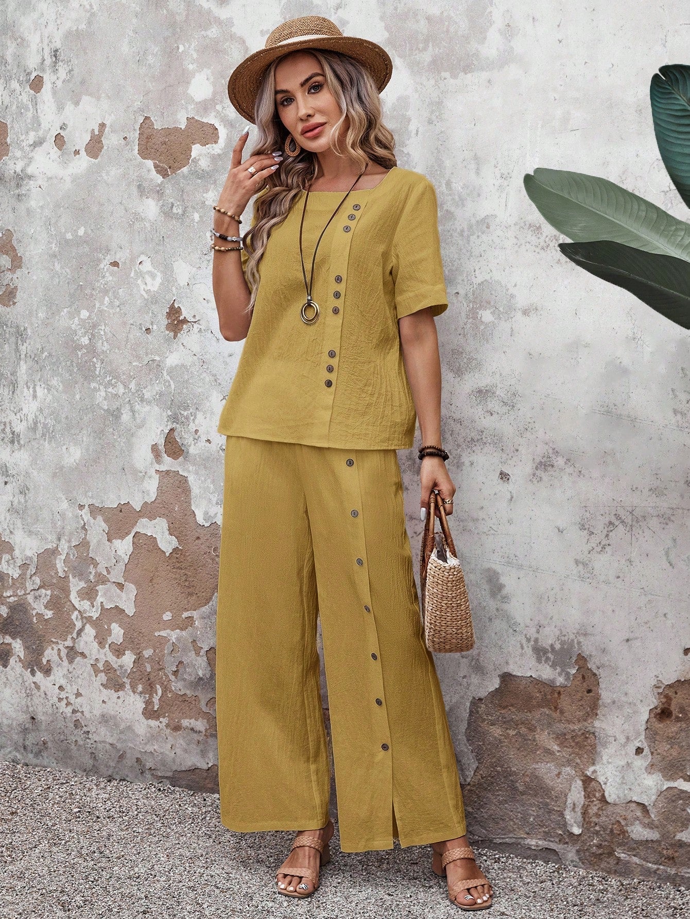 Conjunto Feminino com Botões Alta Costura