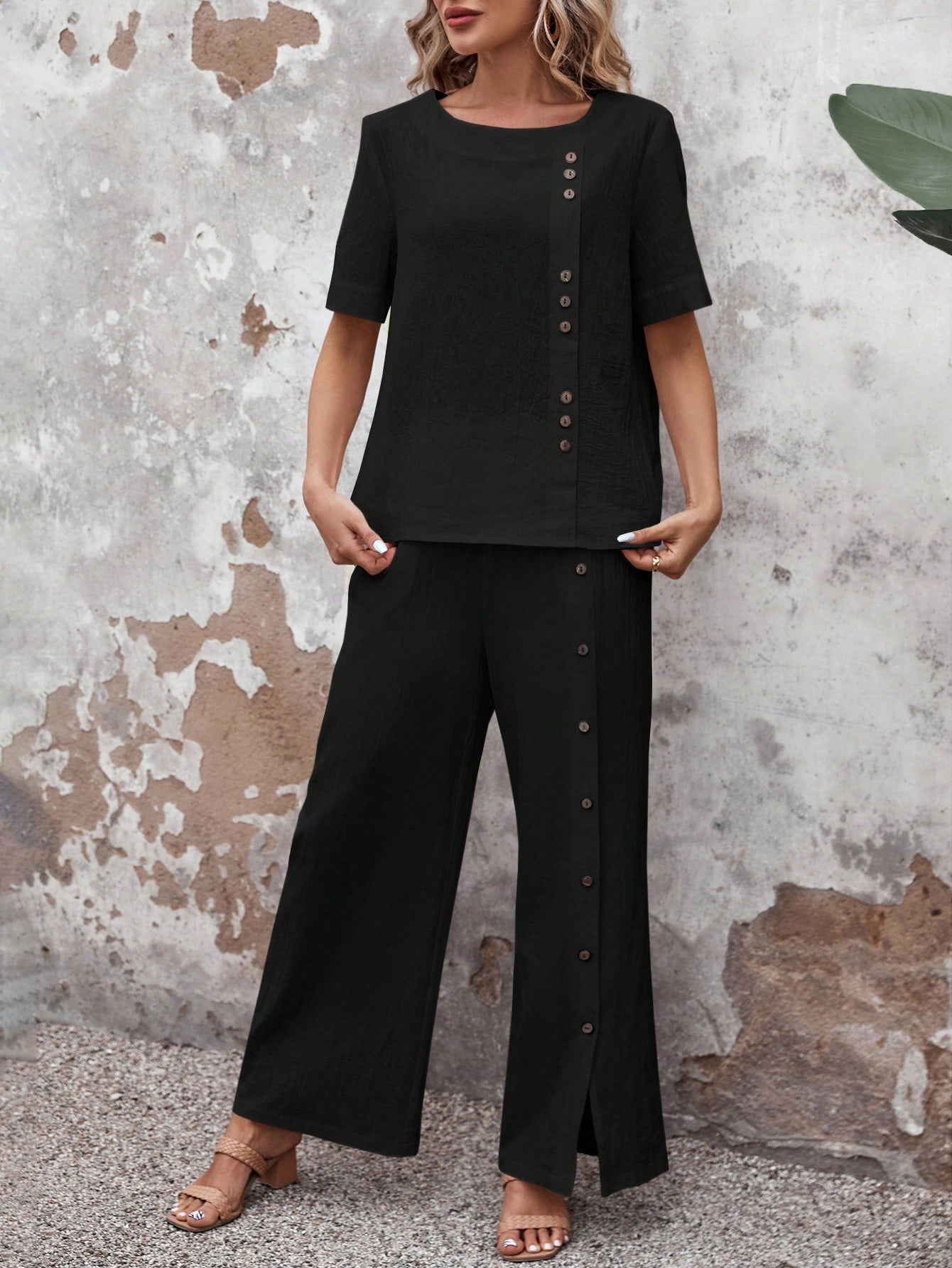 Conjunto Feminino com Botões Alta Costura