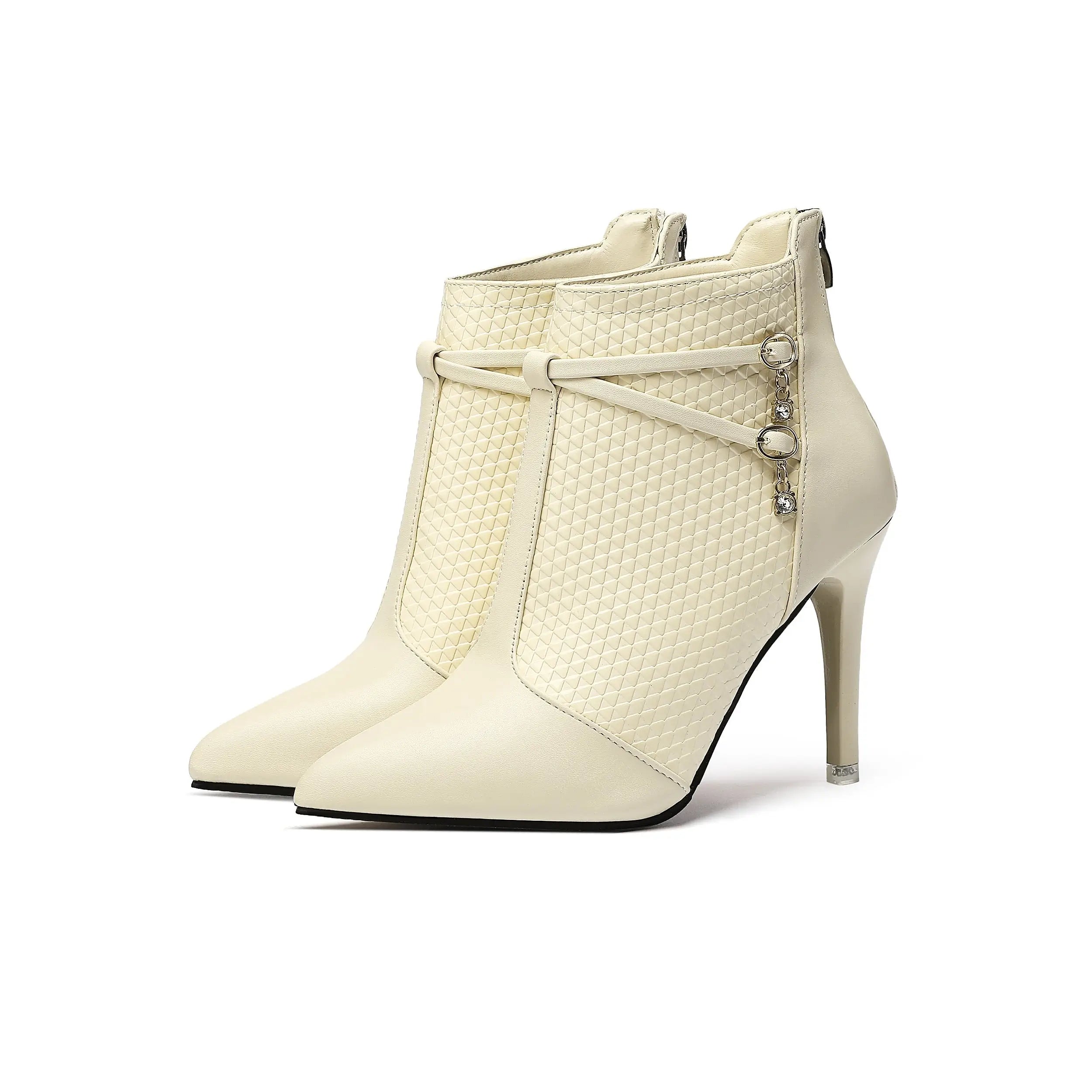 Bota Feminina Cano Curto De Salto Fino