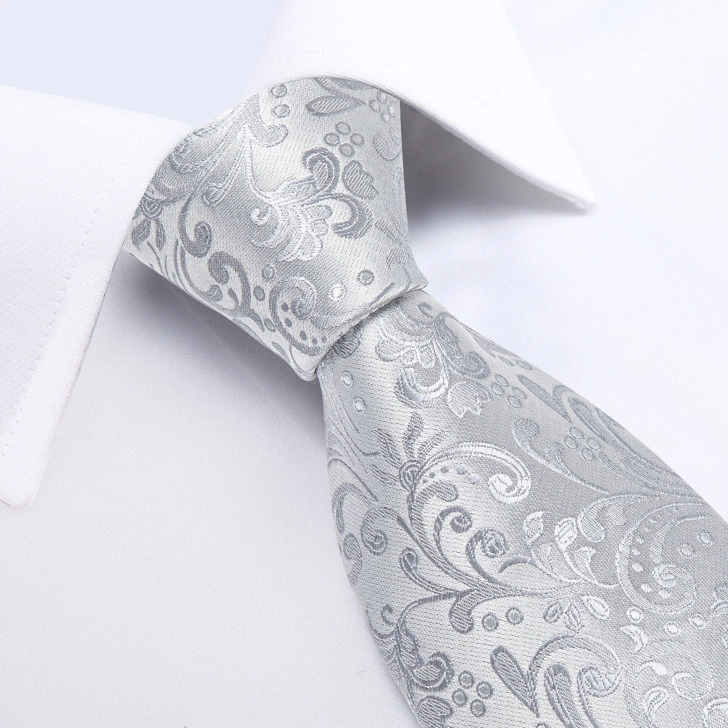 Kit Gravata Masculina Branca de Seda Paisley com Lenço e Abotoaduras