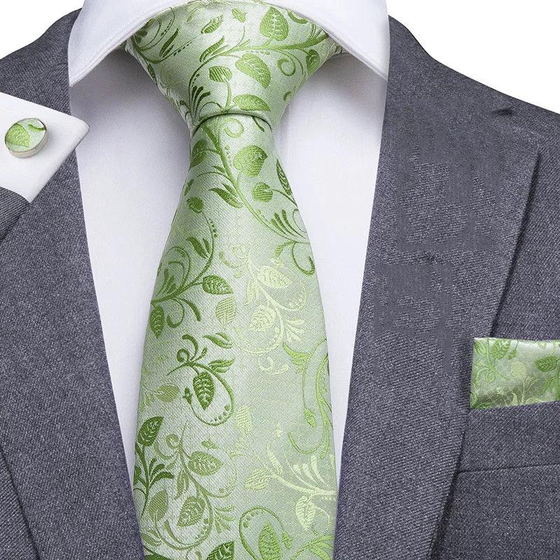 Gravata Masculina de Seda Floral Verde com Lenço e Abotoaduras