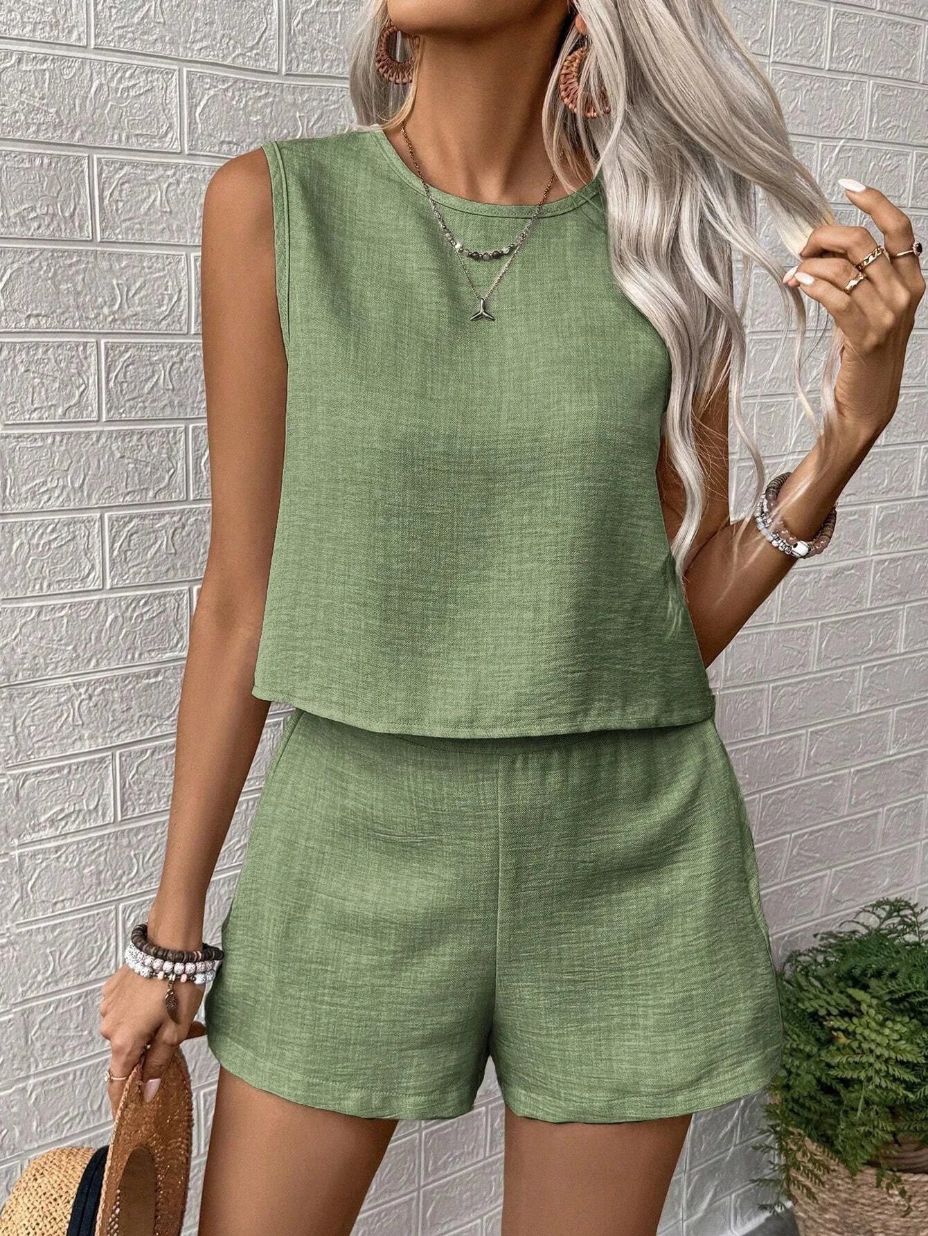 Conjunto Feminino Duas Peças Casual Short e Blusa sem Mangas