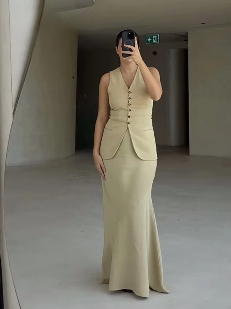 Conjunto Feminino Com Colete Sem Mangas E Saia Longa Cáqui
