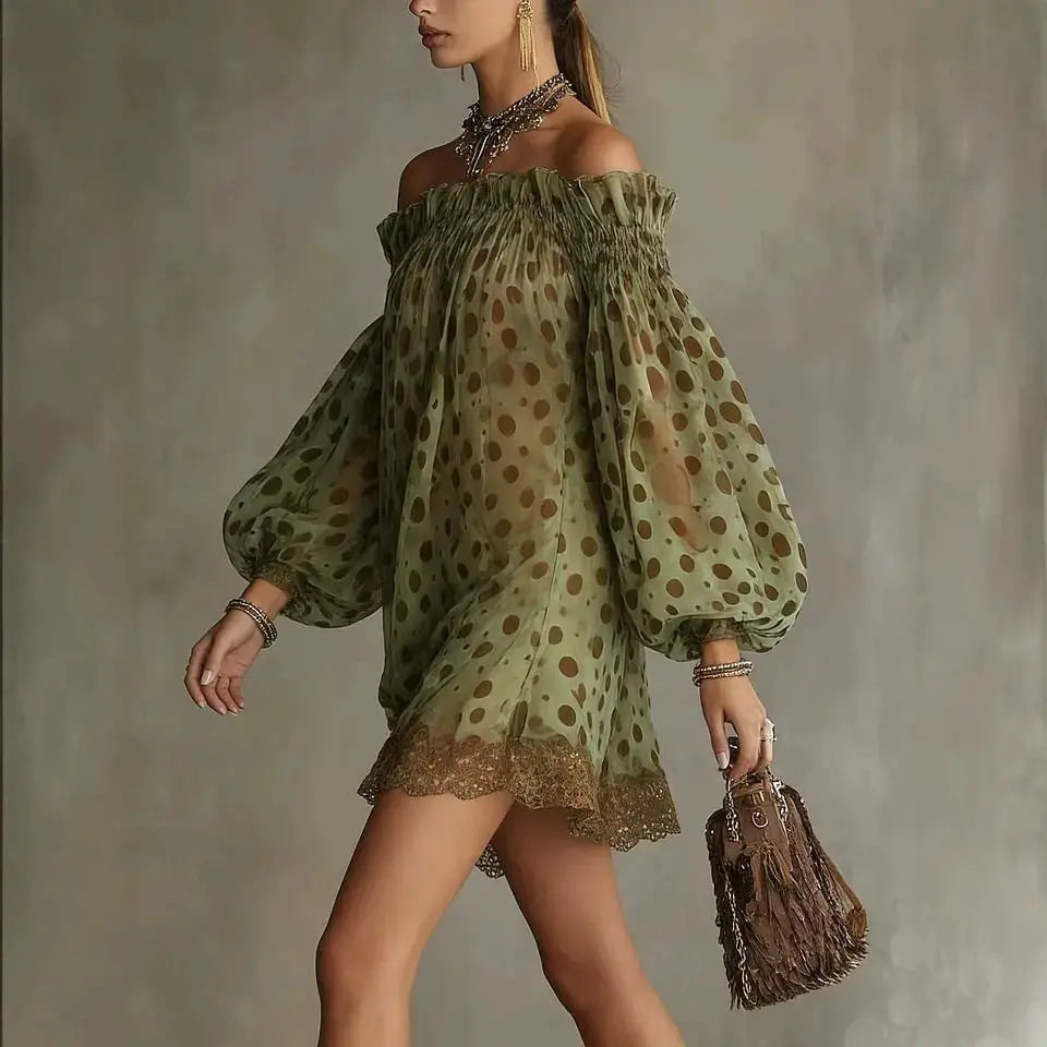 Vestido Curto Feminino Ombro à Ombro com Estampa de Bolinhas