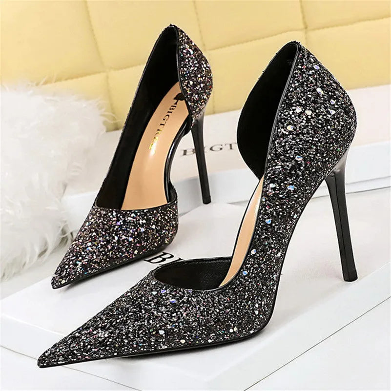 Scarpin Feminino Zafira de Bico Fino com Paetês