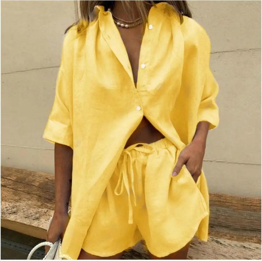 Conjunto Feminino Casual de Camisa e Shorts Monocromático