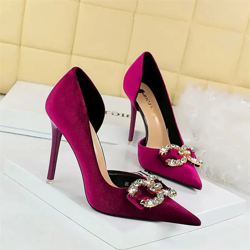 Sapato Social Feminino com Fivela de Strass by Loja Bruna Modas