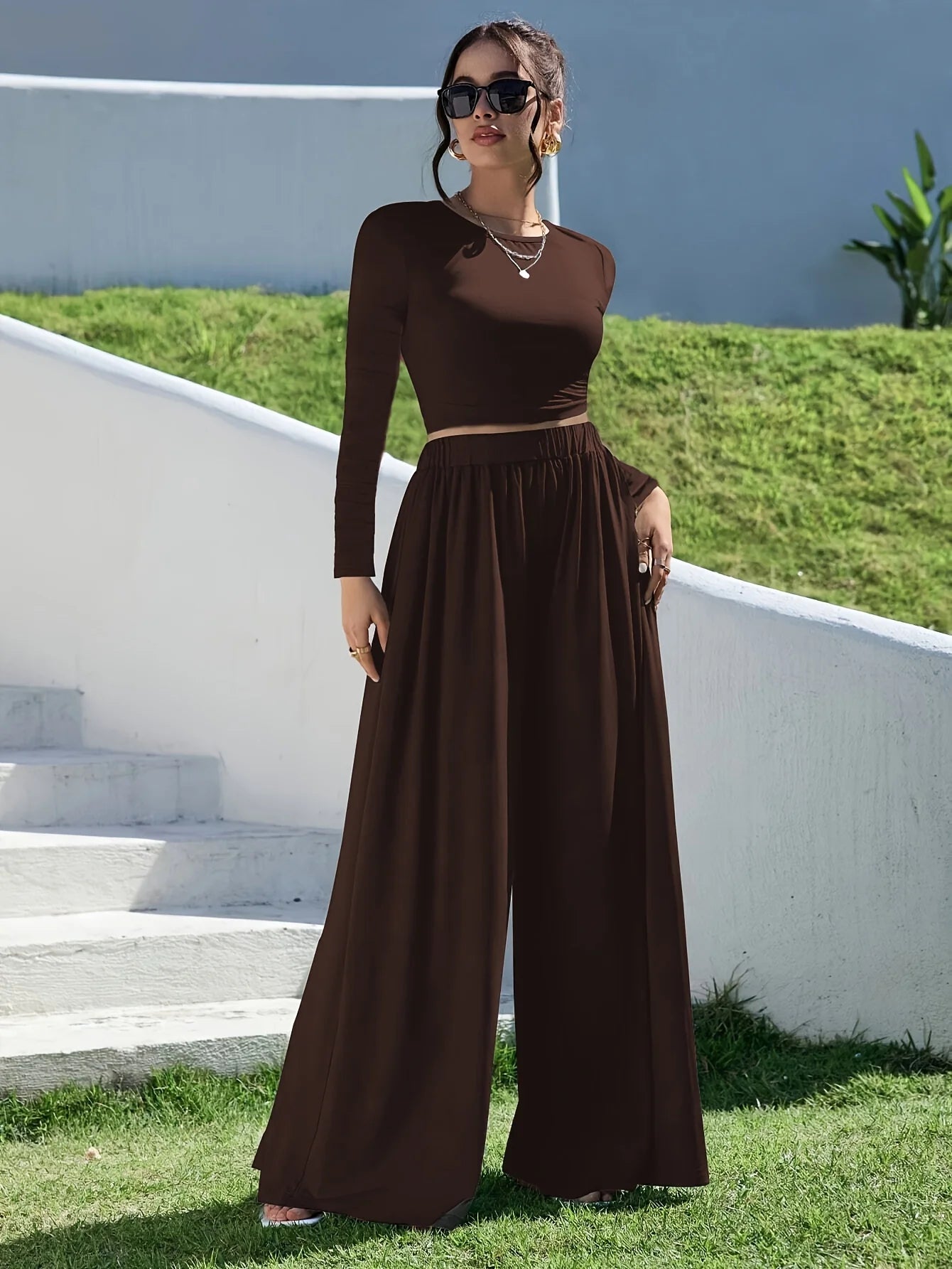 Conjunto Feminino Marrom Escuro com Calças de Perna Larga