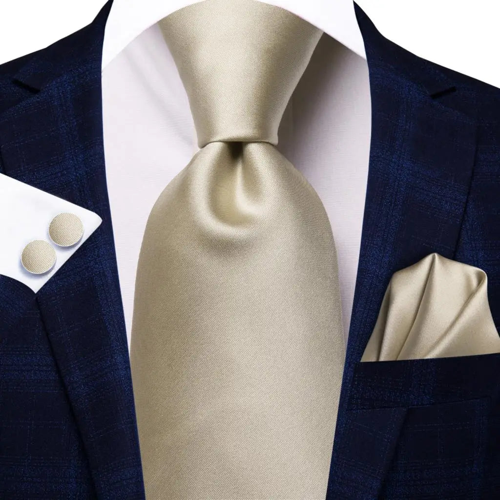 Conjunto de Gravata Masculina de Seda Branca com Lenço e Abotoaduras