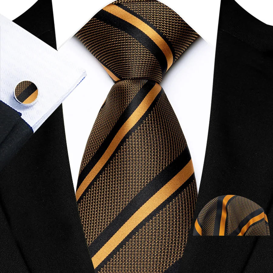 Gravata Masculina de Luxo com Estampa Paisley com Acessórios