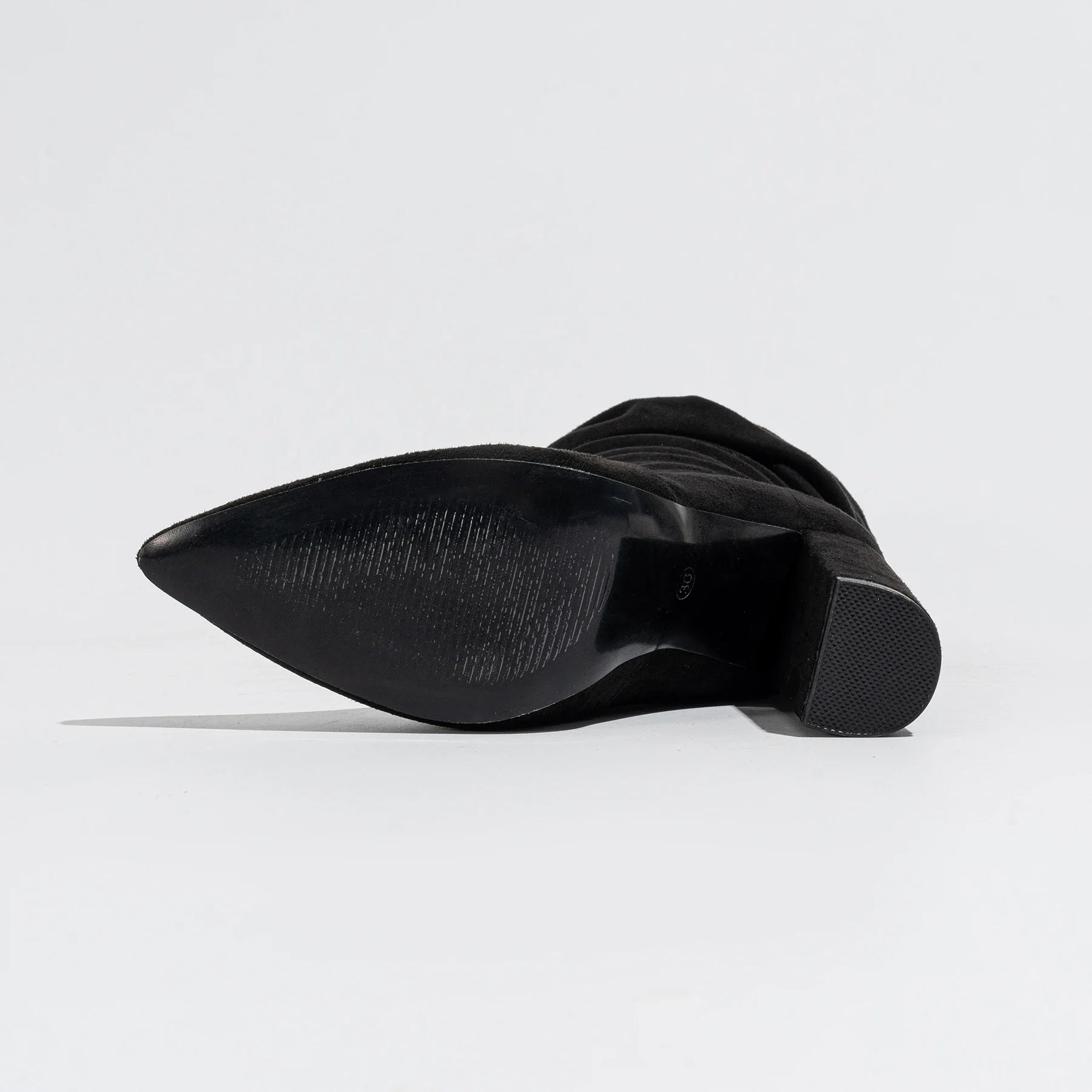 Bota Feminina de Camurça Sintética