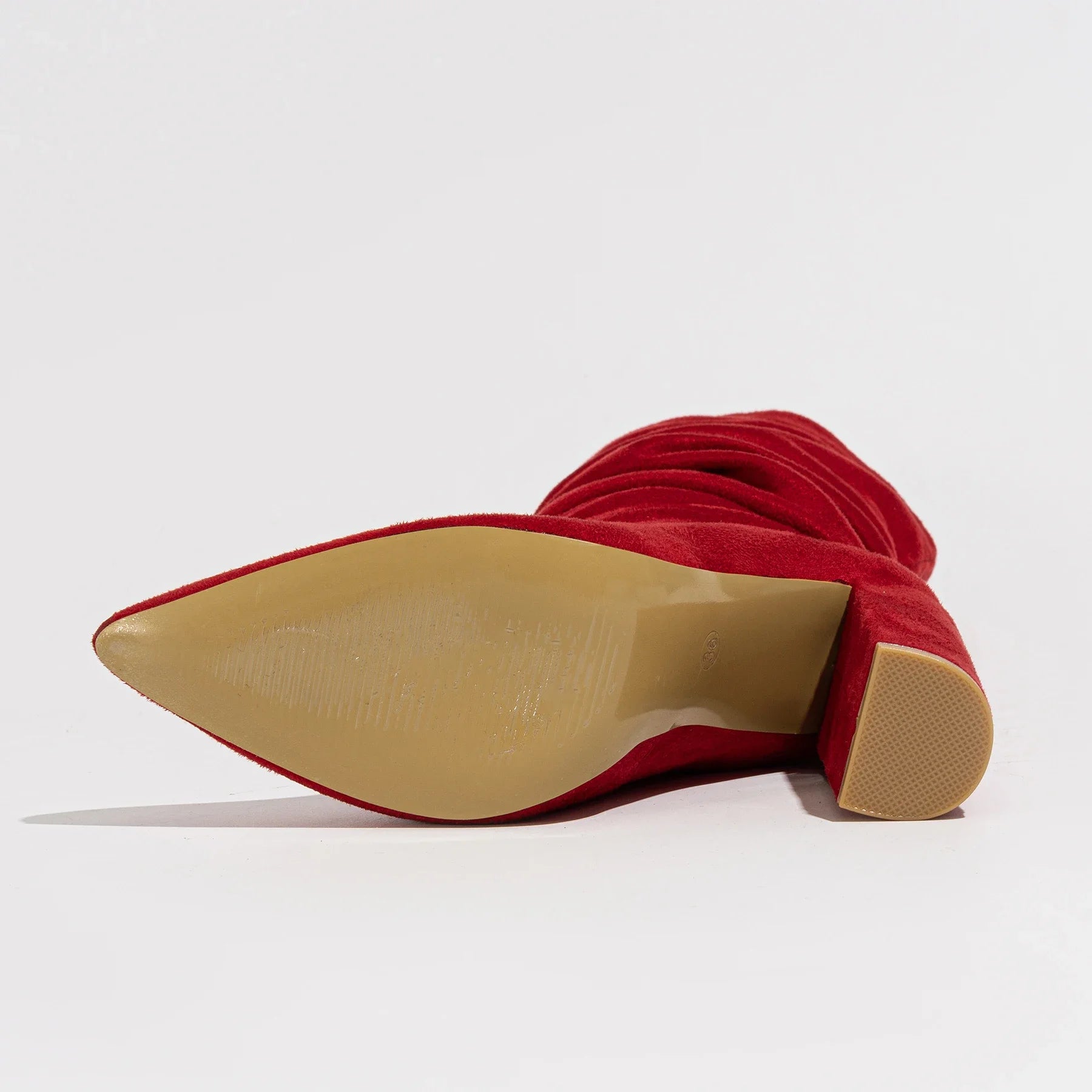 Bota Feminina de Camurça Sintética