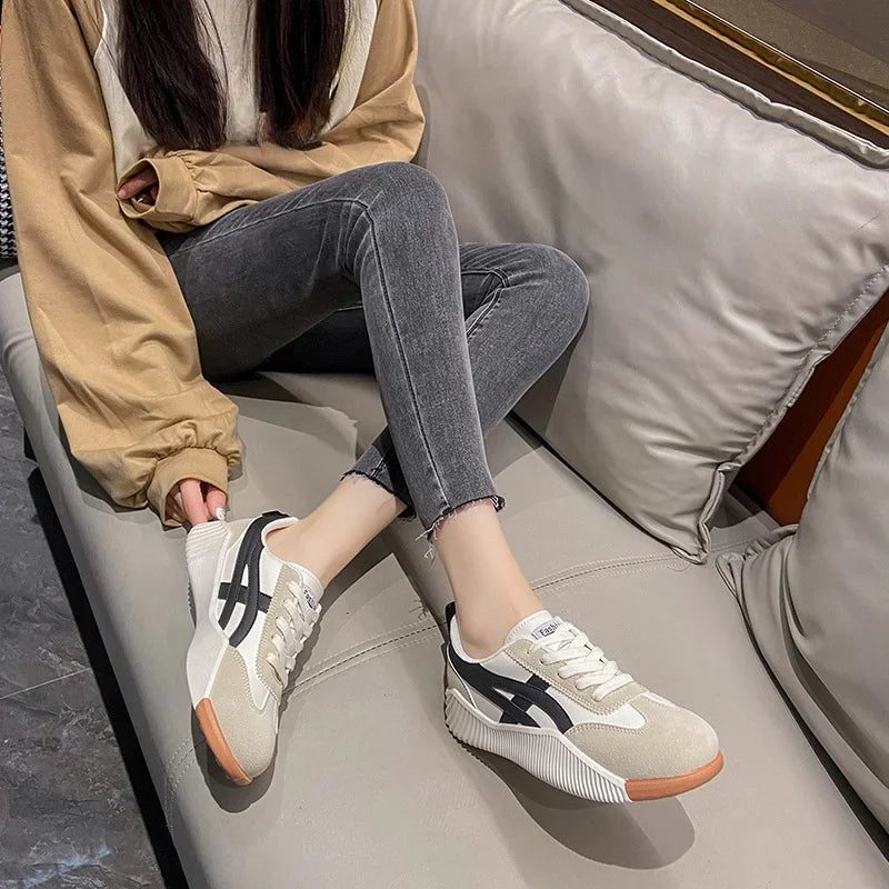 Tênis Feminino Casual de Couro