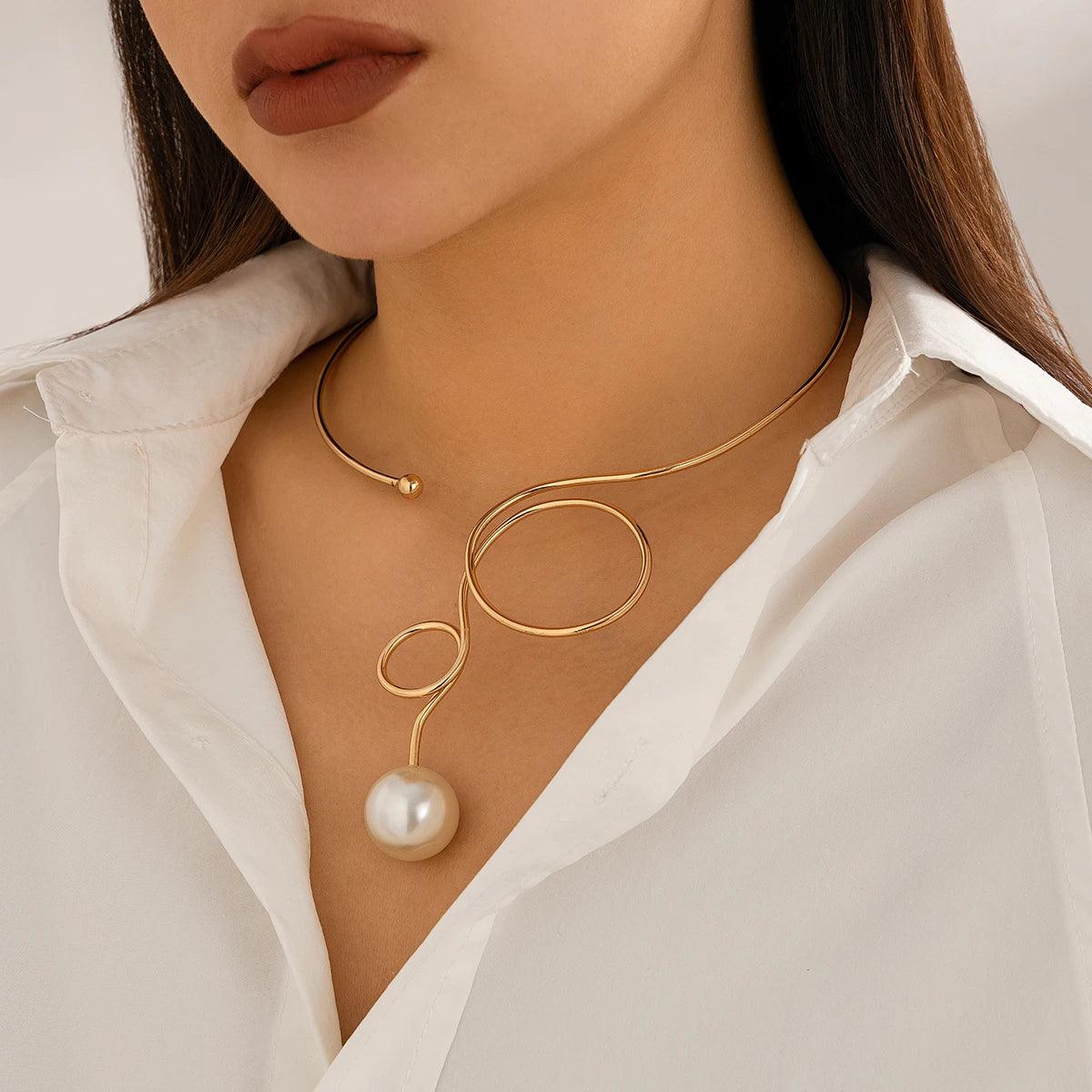 Colar Feminino Torcido de Pérola