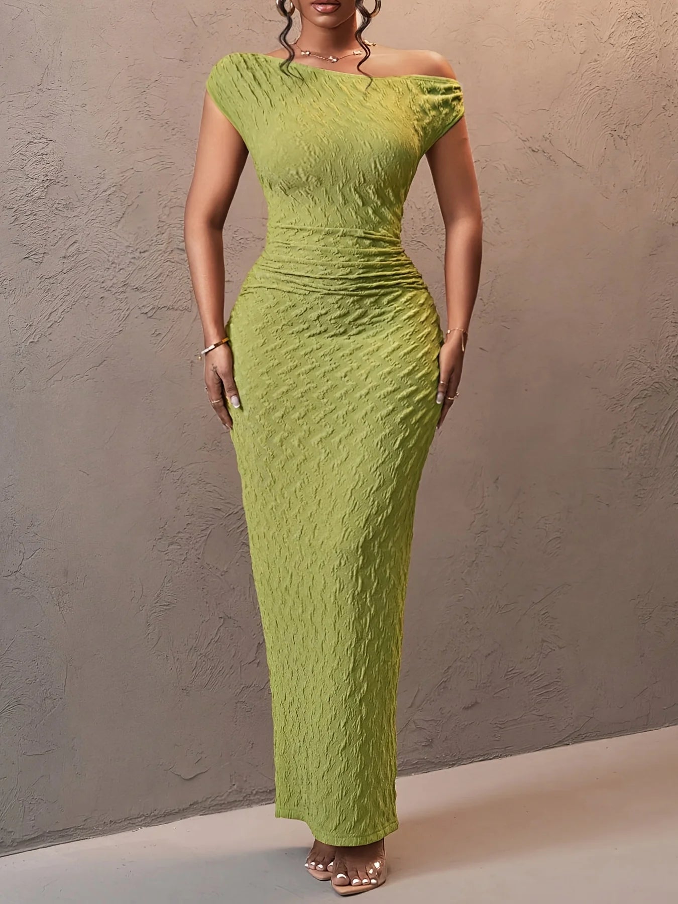 Vestido Longo Feminino Slim com Decote Ombro a Ombro by Loja Bruna Modas