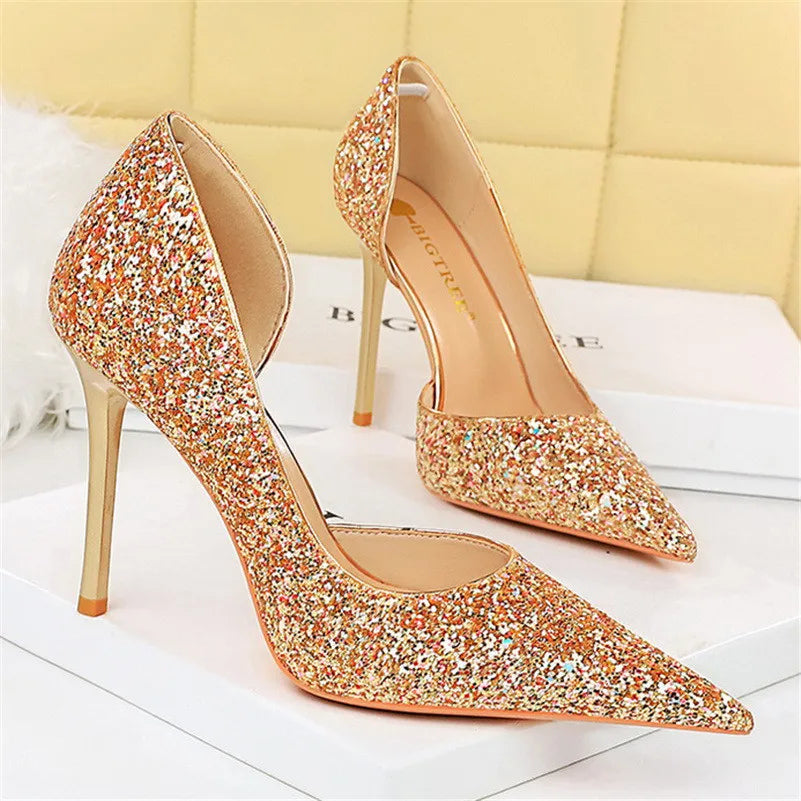Scarpin Feminino Zafira de Bico Fino com Paetês