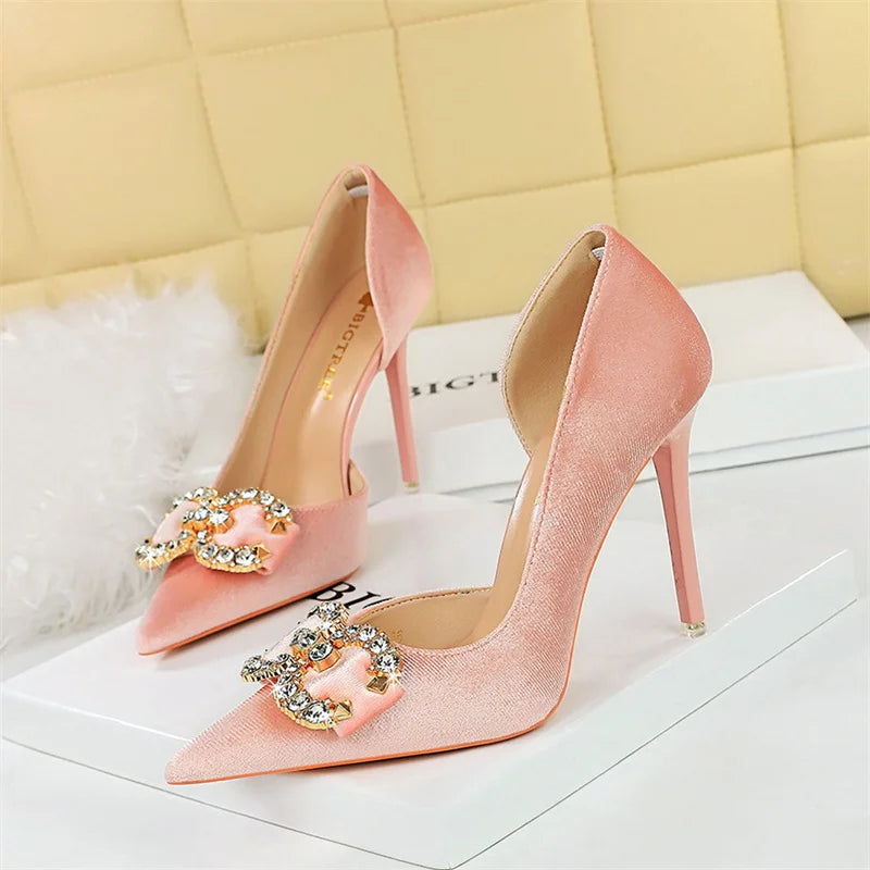 Sapato Social Feminino com Fivela de Strass by Loja Bruna Modas