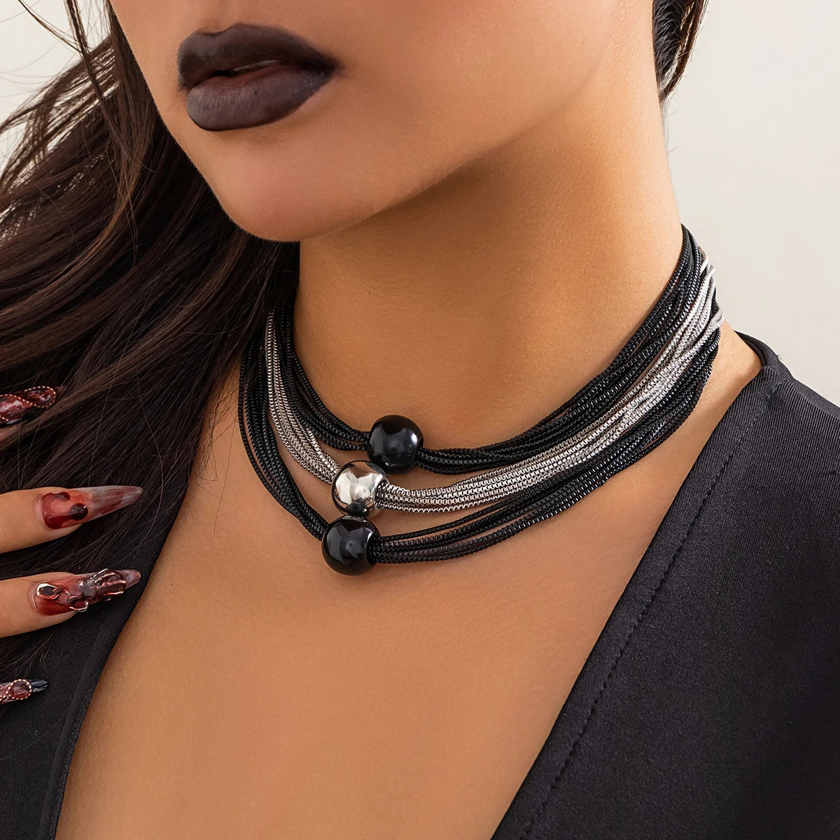 Colar Gargantilha Feminino Multicamadas com Bolas Grandes