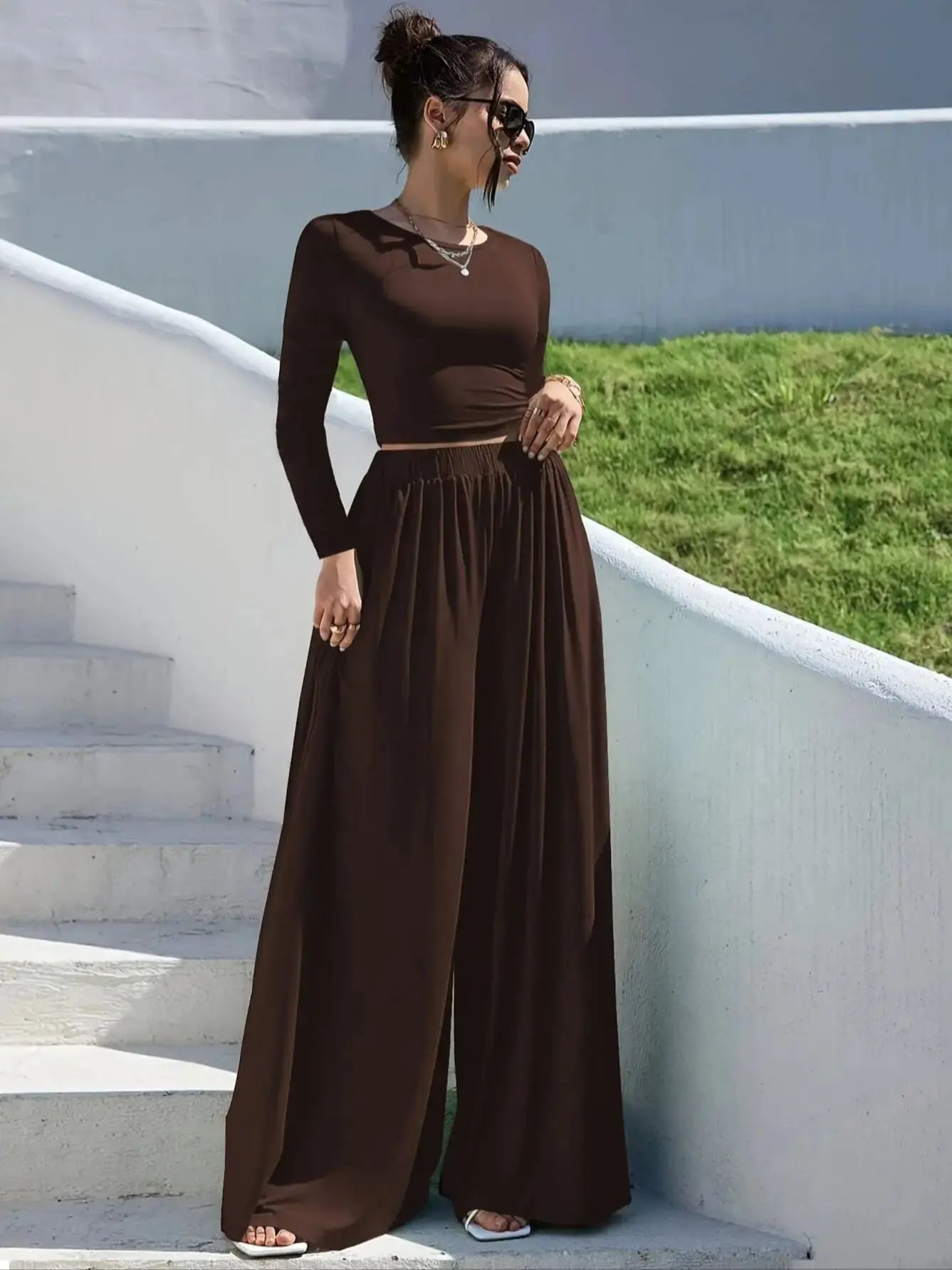 Conjunto Feminino Marrom Escuro com Calças de Perna Larga