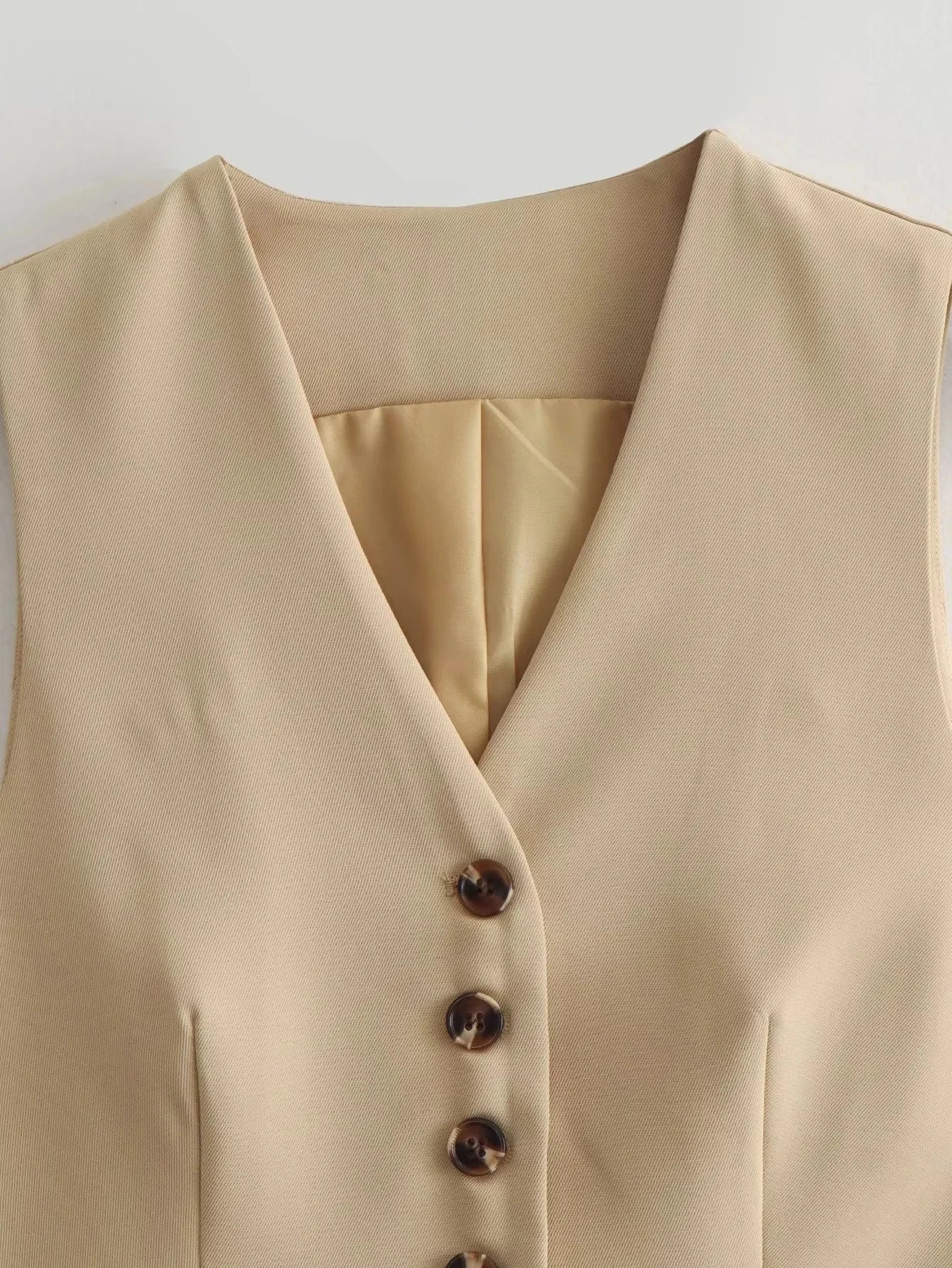 Conjunto Feminino Com Colete Sem Mangas E Saia Longa Cáqui