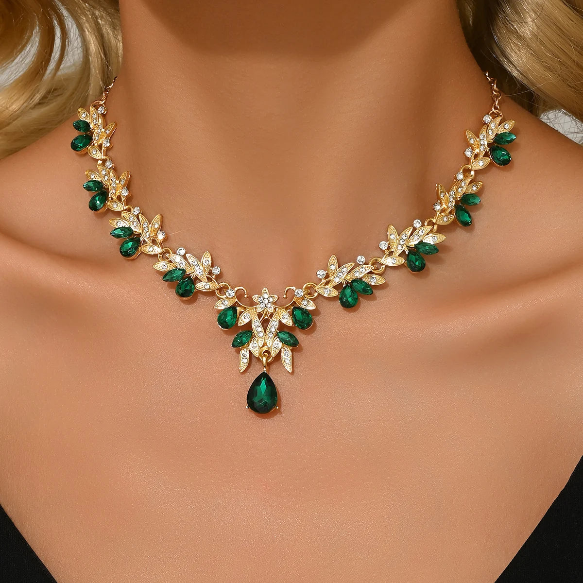 Colar Feminino de Luxo Gota D'água