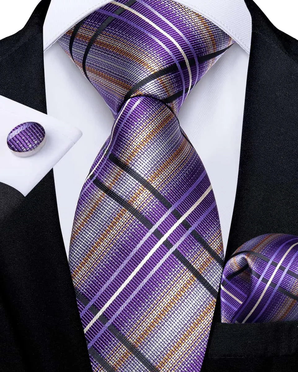 Gravata Masculina Xadrez de Poliéster com Lenço de Bolso e Abotoaduras