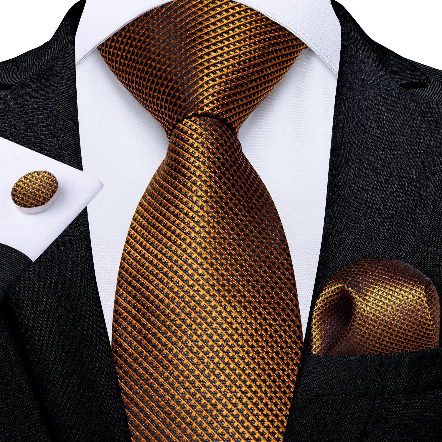 Gravata Masculina Seda Preta e Dourada com Lenço e Abotoaduras