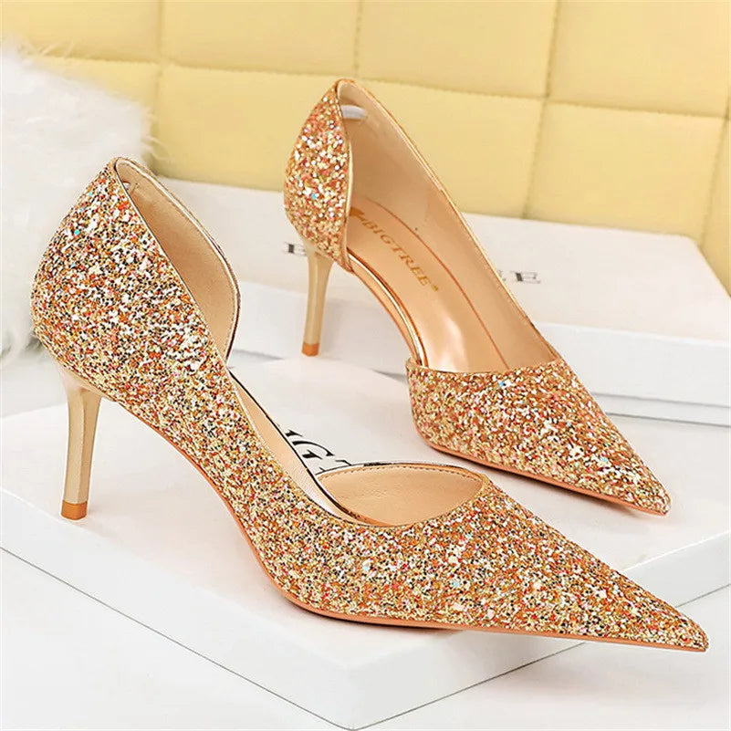 Scarpin Feminino Zafira de Bico Fino com Paetês