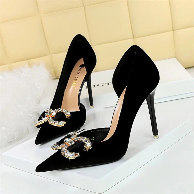 Sapato Social Feminino com Fivela de Strass by Loja Bruna Modas
