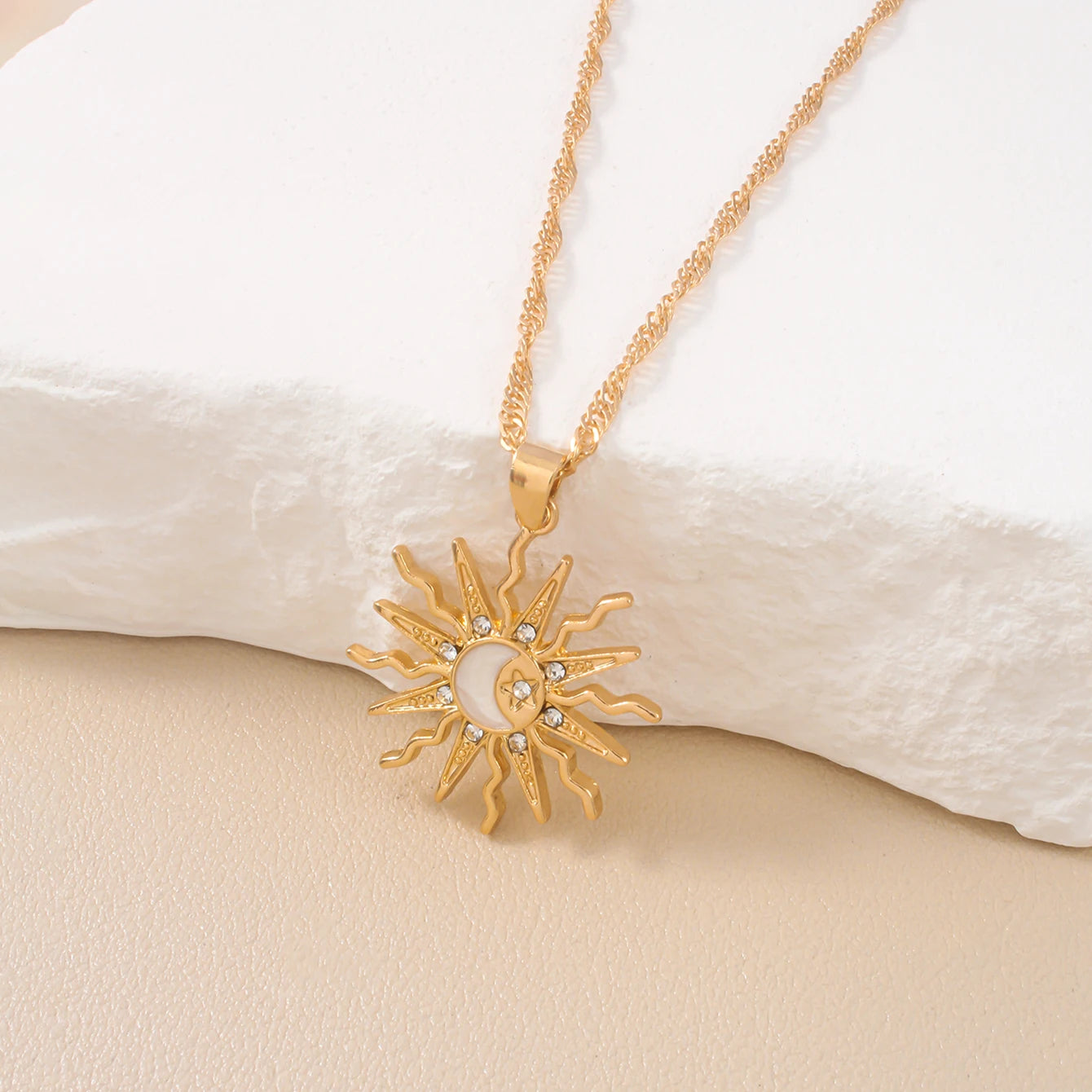 Colar Feminino Triplo de Sol Brilhante