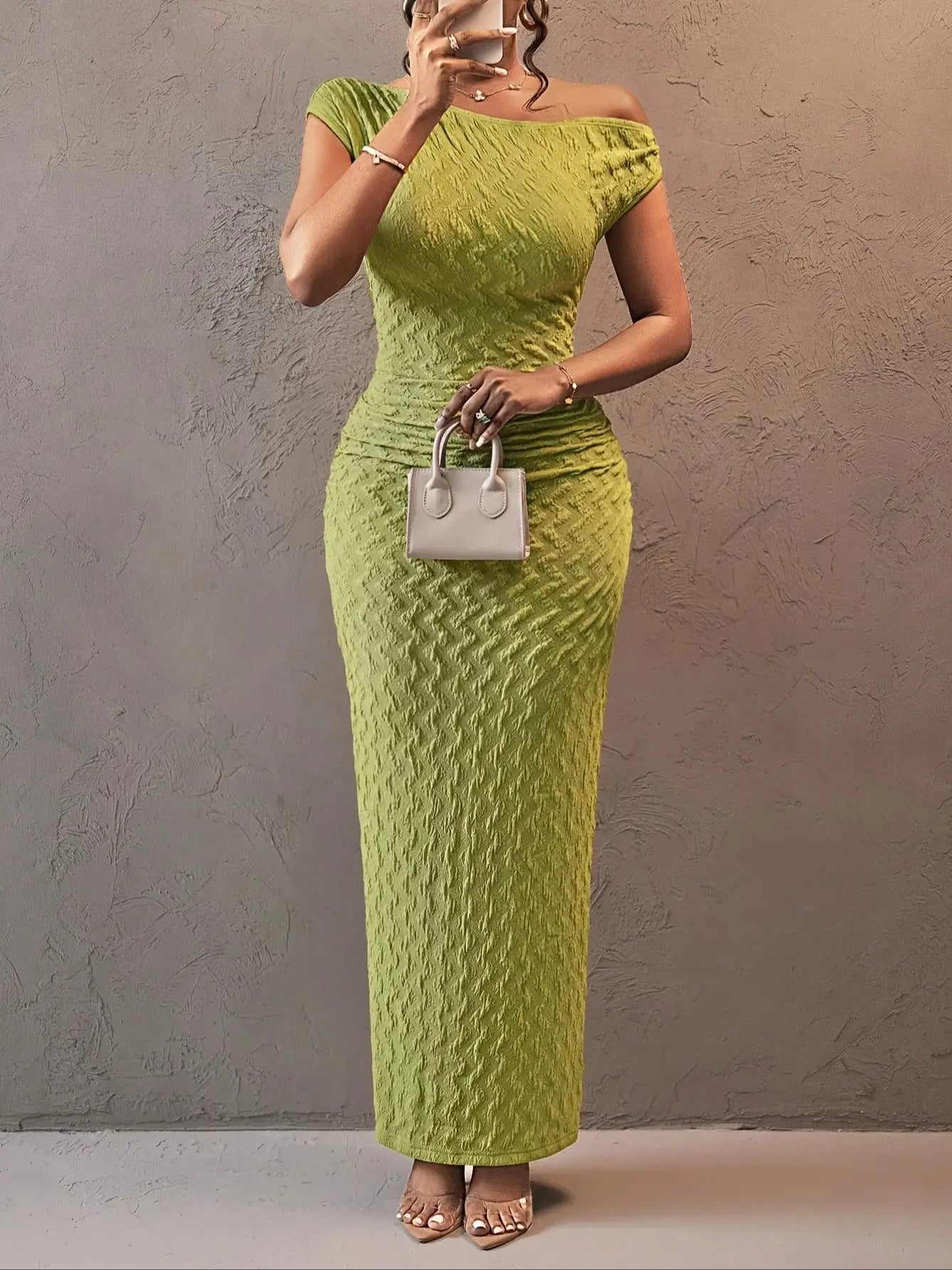 Vestido Longo Feminino Slim com Decote Ombro a Ombro by Loja Bruna Modas