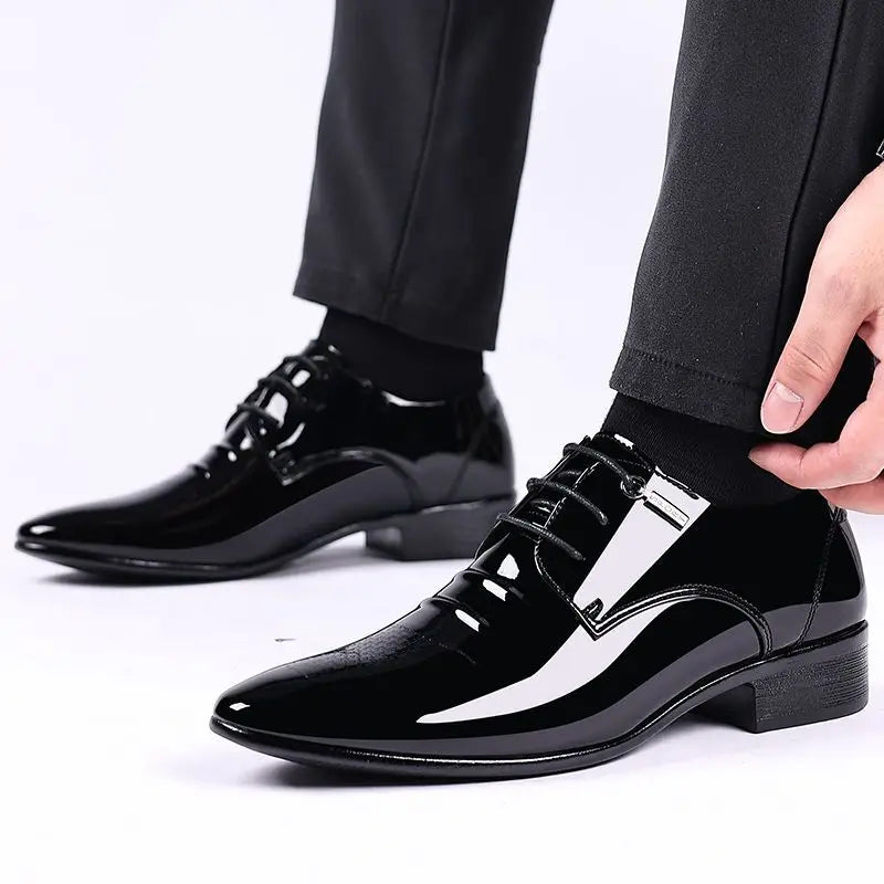 Sapato Social Masculino de Verniz Preto com Cadarço