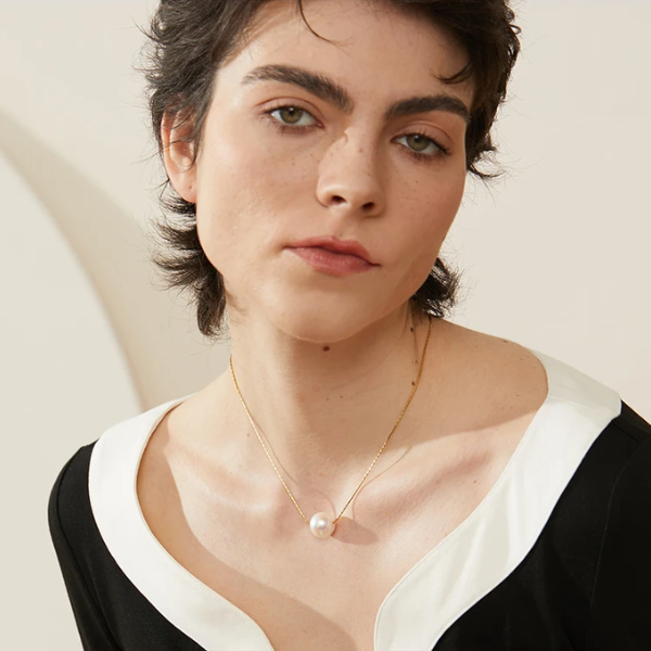 Colar Feminino com Pérola Central