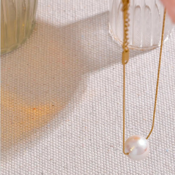 Colar Feminino com Pérola Central