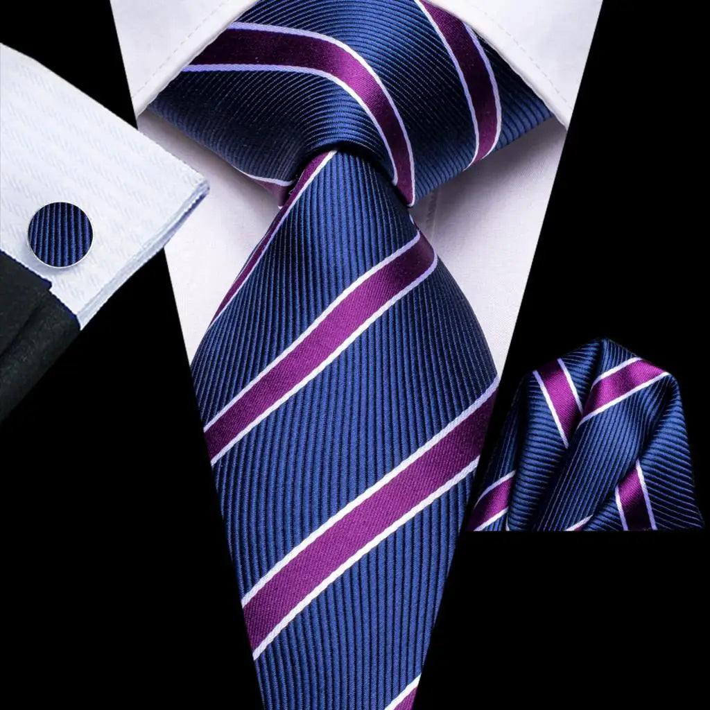 Gravata Masculina de Luxo Listrada com Acessórios