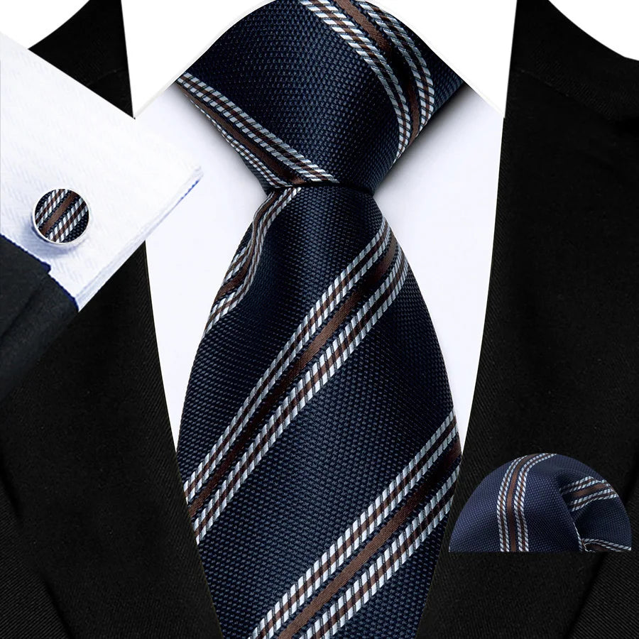 Gravata Masculina de Luxo com Estampa Paisley com Acessórios