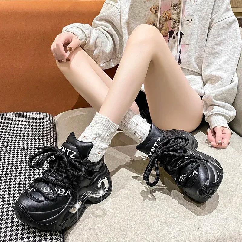 Tênis Feminino de Couro Plataforma