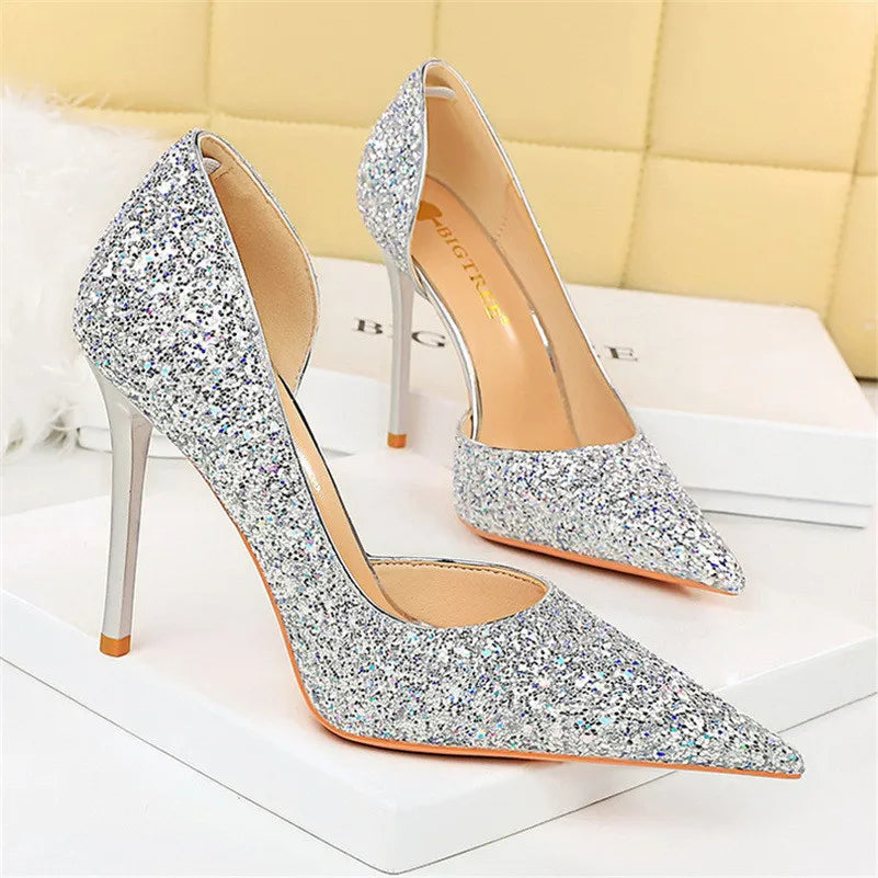Scarpin Feminino Zafira de Bico Fino com Paetês