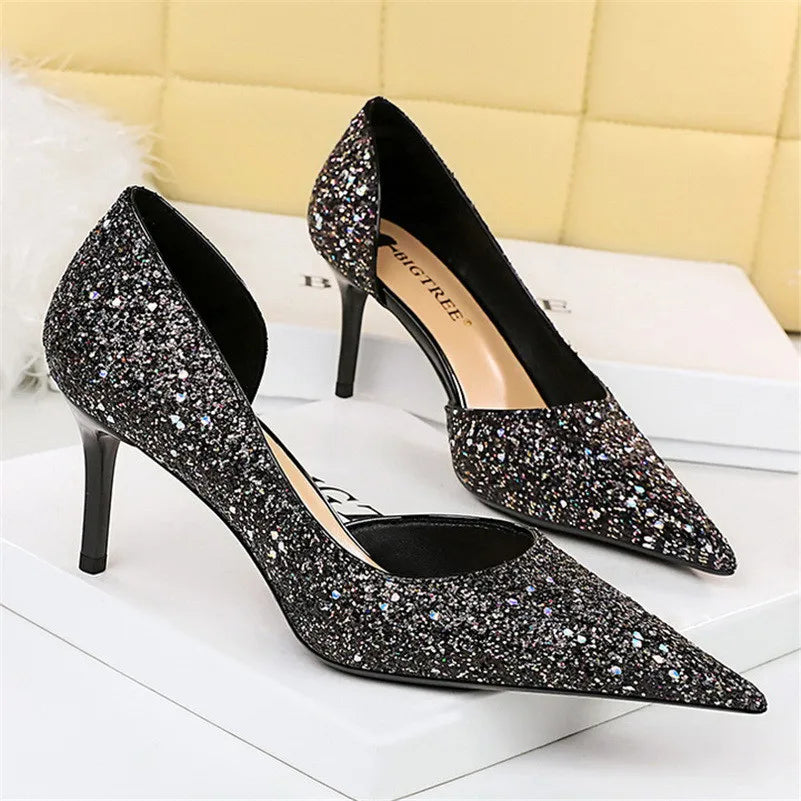 Scarpin Feminino Zafira de Bico Fino com Paetês