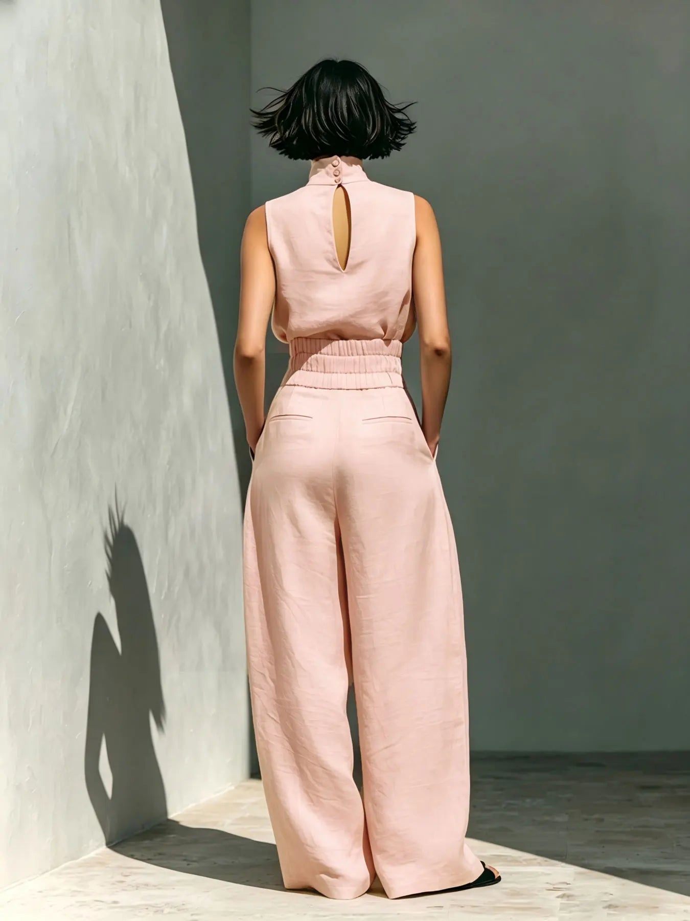 Conjunto Feminino com Blusa Gola Alta Sem Mangas e Calça Pantalona