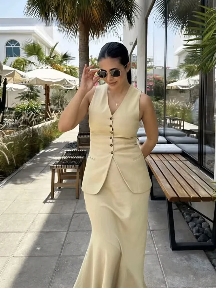 Conjunto Feminino Com Colete Sem Mangas E Saia Longa Cáqui
