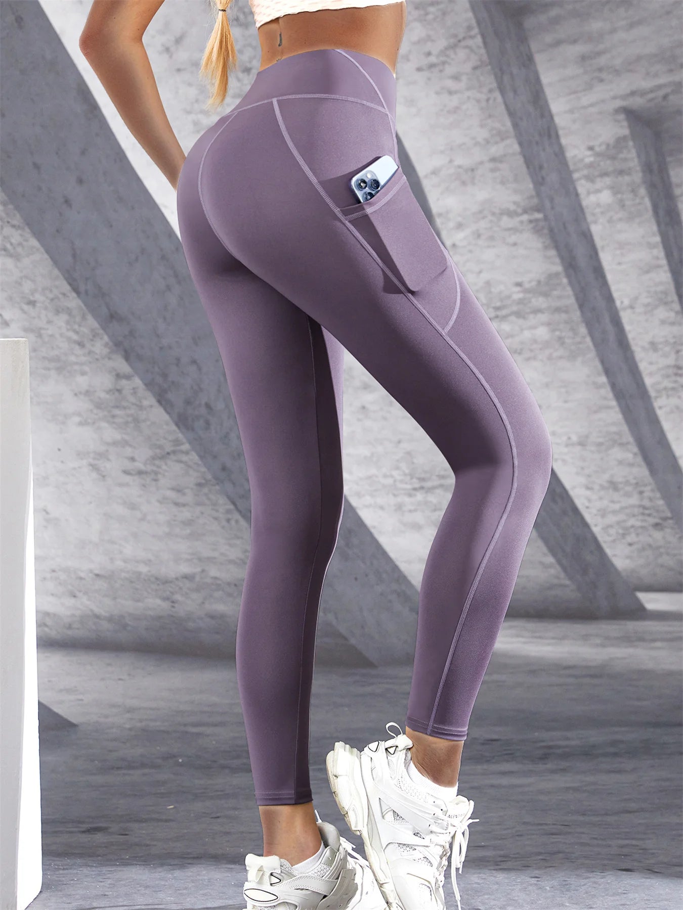 Calça Esportiva Feminina de Leggings com Bolsos Push Up
