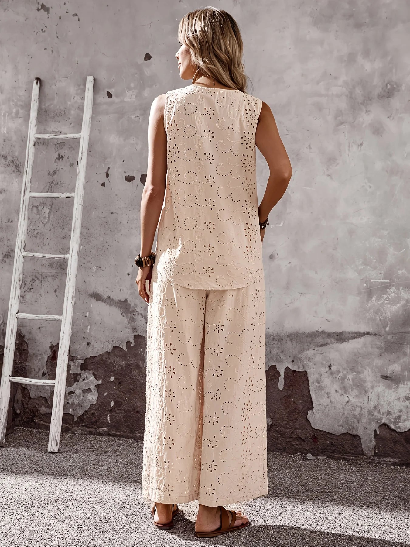 Conjunto Feminino Duas Peças Top Sem Mangas e Calça Largas
