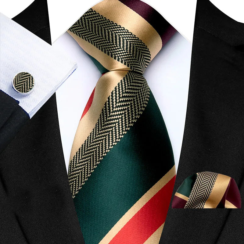 Gravata Masculina de Luxo com Estampa Paisley com Acessórios
