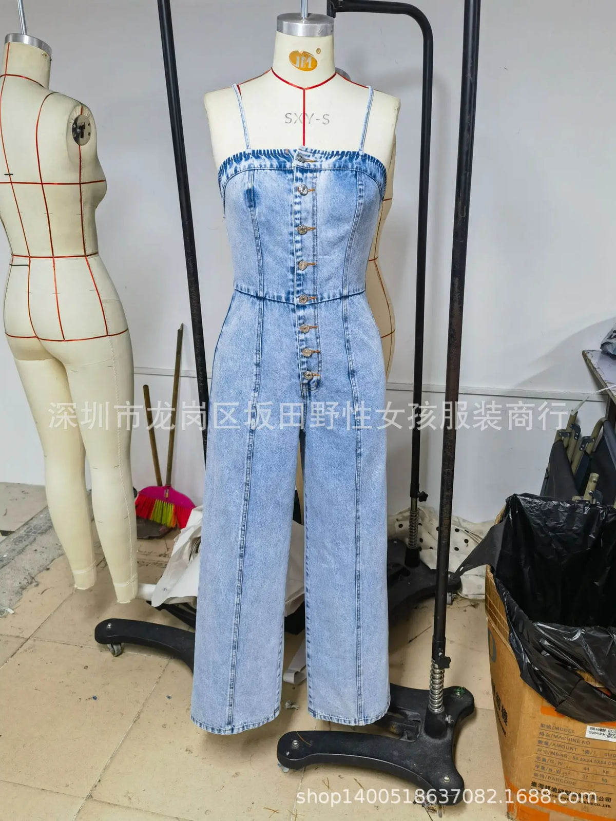 Macacão Feminino Jeans Costas Abertas Bellavira