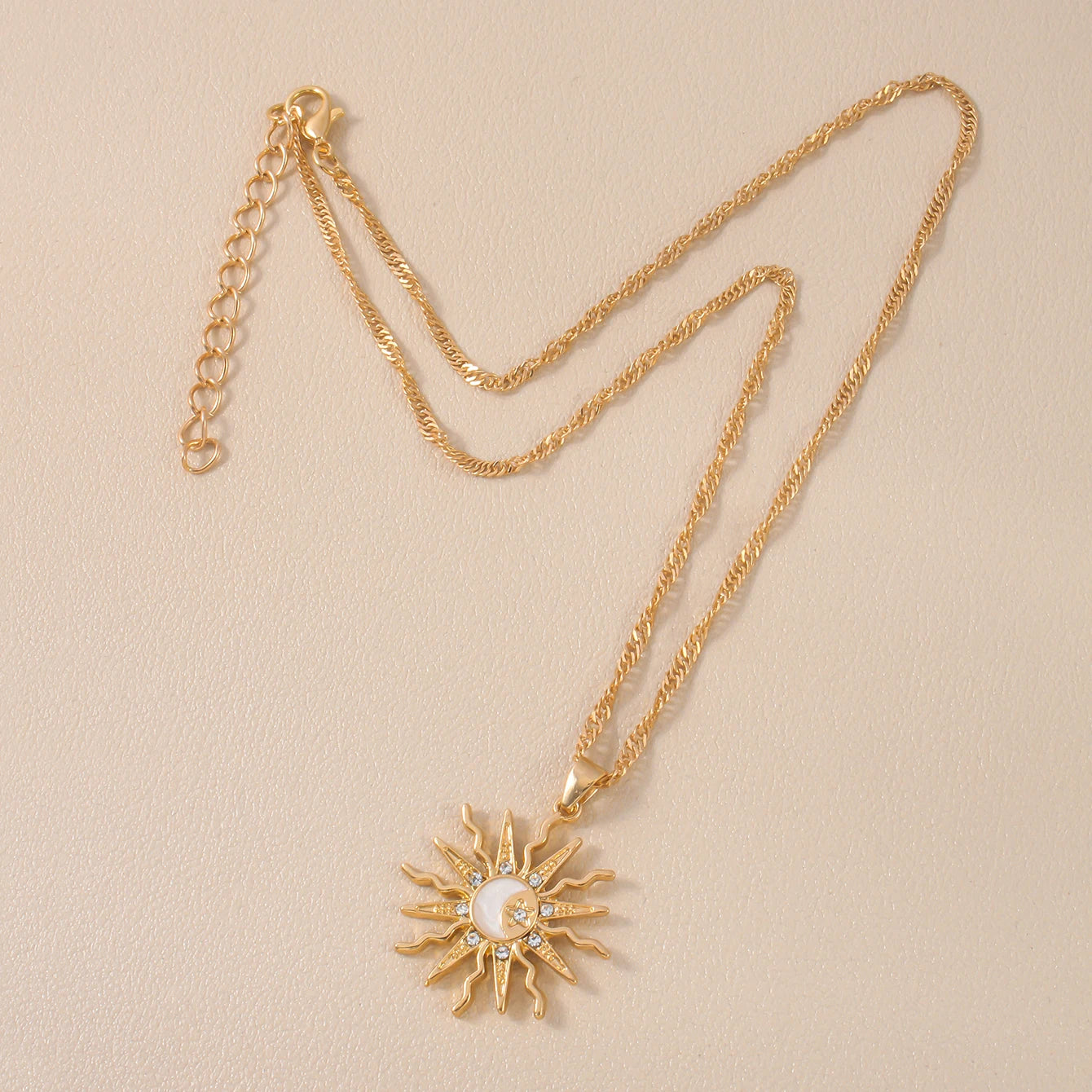 Colar Feminino Triplo de Sol Brilhante