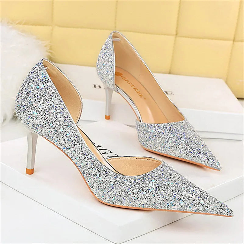 Scarpin Feminino Zafira de Bico Fino com Paetês