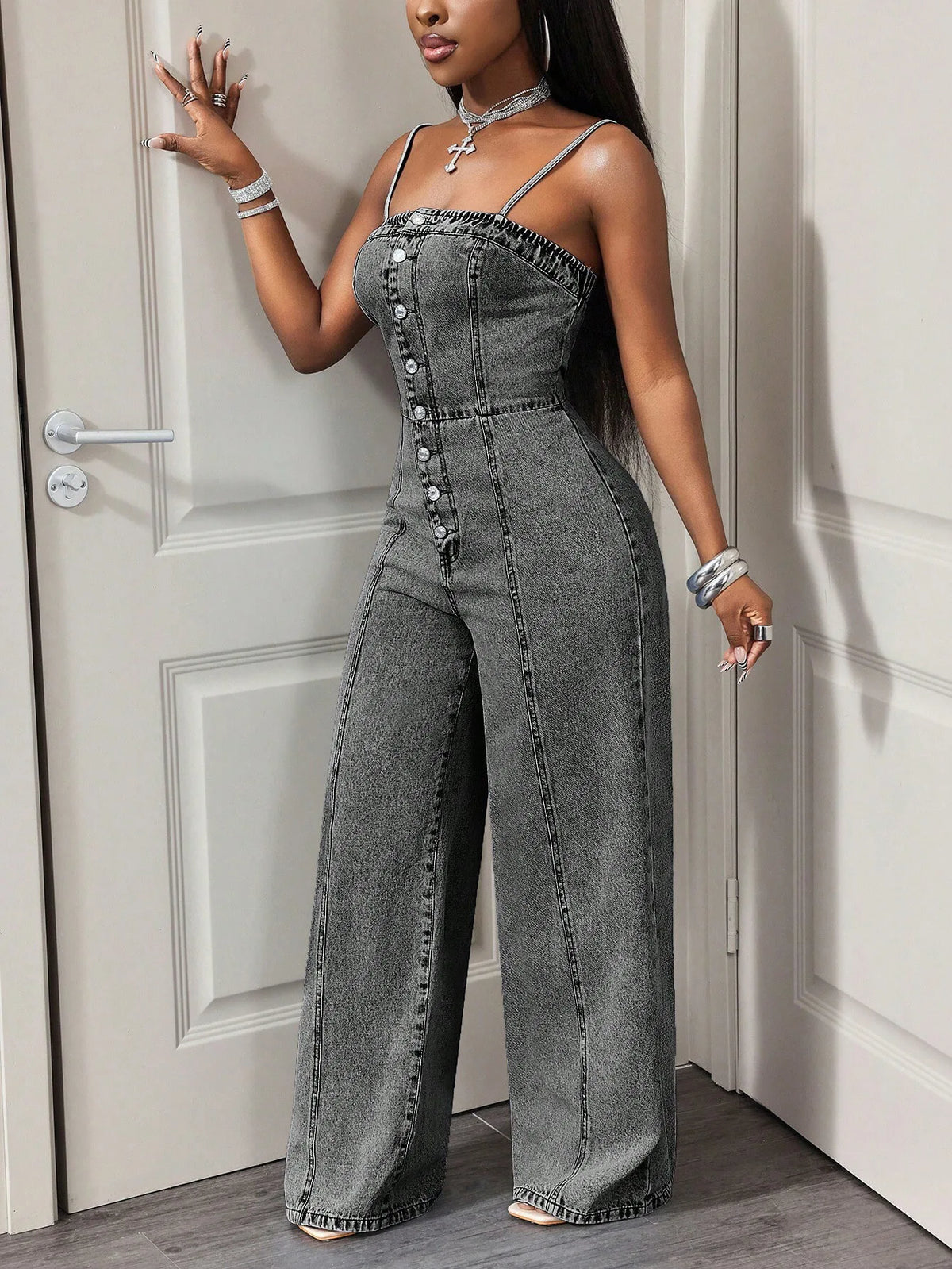 Macacão Feminino Jeans Costas Abertas Bellavira