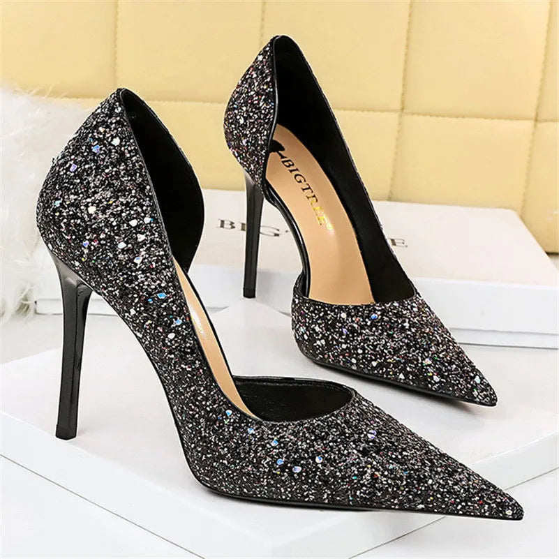 Scarpin Feminino Zafira de Bico Fino com Paetês